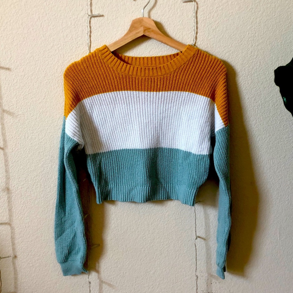 🚨HOLLISTER - Cropped Sweater